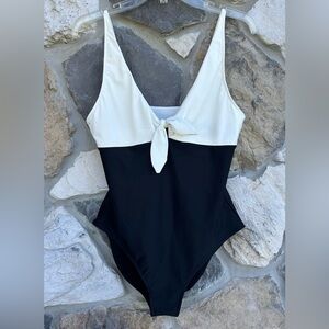 Summersalt One Piece Swimsuit Size 10 The Jetsetter Black Ivory Padded Classic